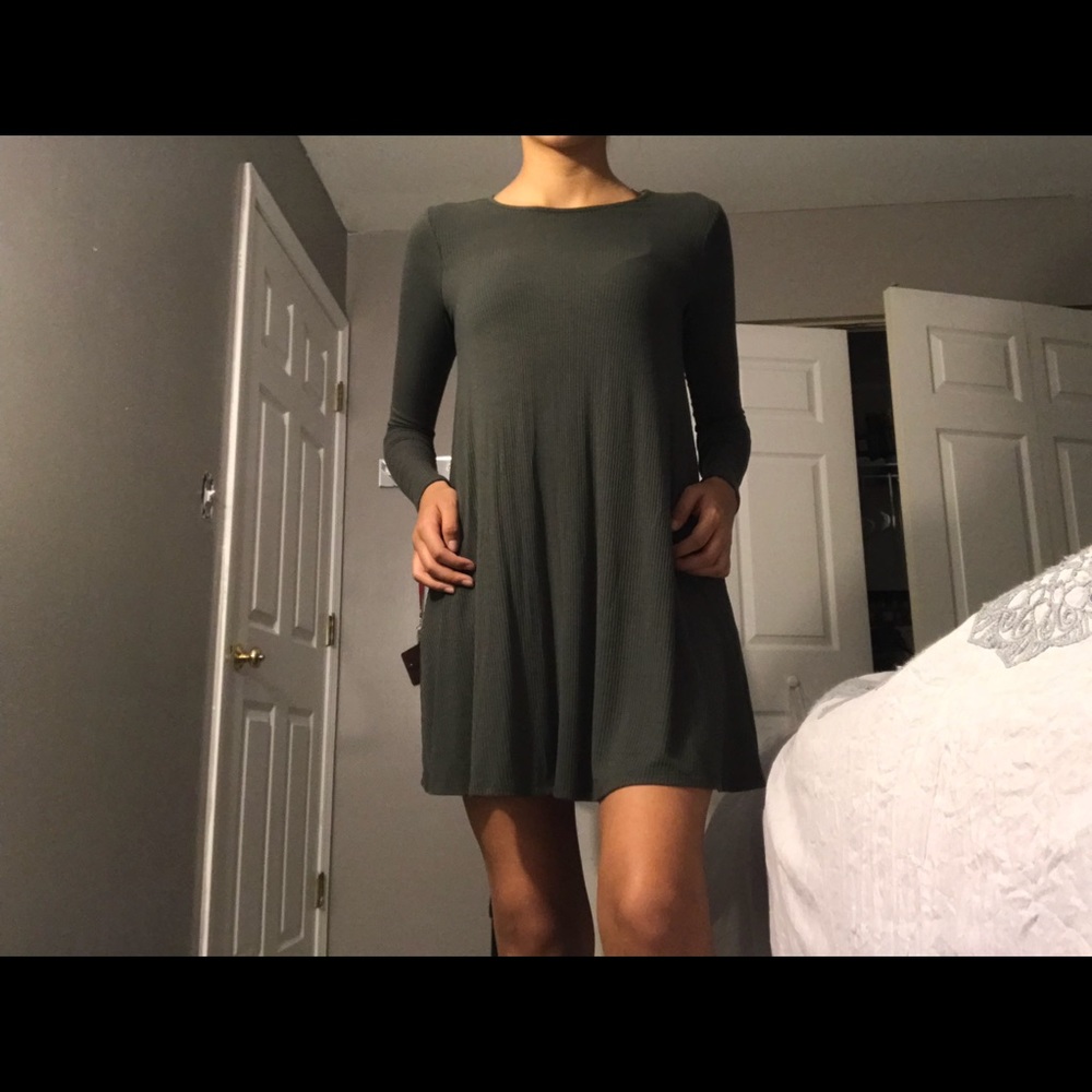 OLIVE FOREVER 21 FLOWY DRESS